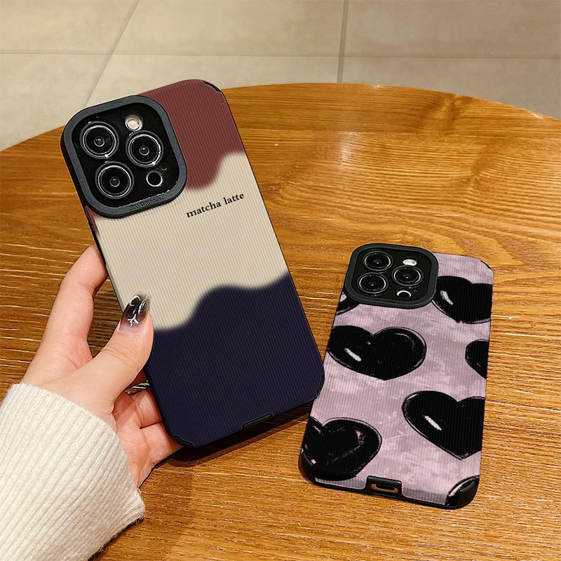 Vertikal genarbtes Lederhülle Liebes-Druckmuster Stoßfestes Weiches Silikon-Case mit Kameraobjektiv Vollschutz für iPhone