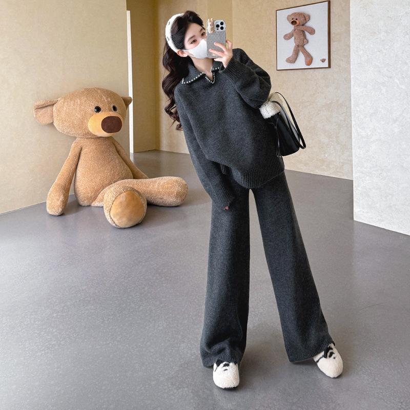 Autumn/Winter Trendy Maternity Two-Piece Set: Stylish Thickened Lapel V-Neck Bead Pullover Sweater L