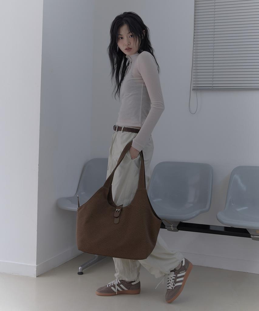 Haveawhale Piggy Buckle Bag (Br)