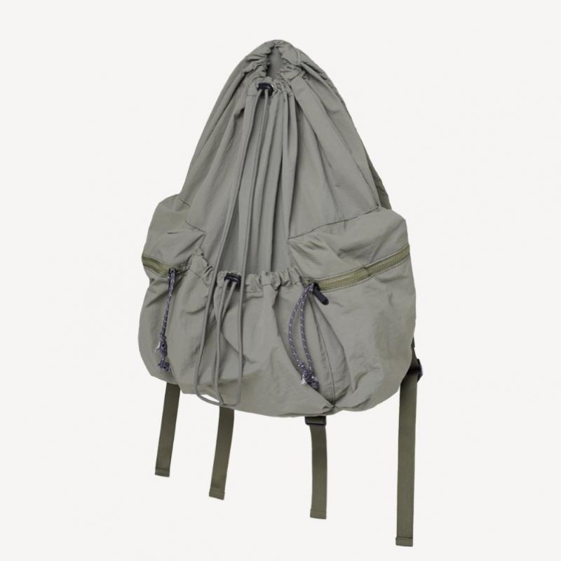 Prends soin de toi Khaki Nylon Rucksack mit Kordelzug