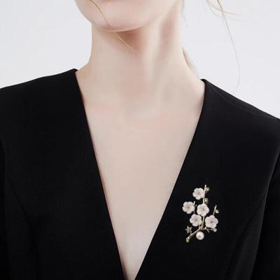 Shell Plum Blossom Brože Pins For Women Vintage květinová brož pro svatební párty jako dárek