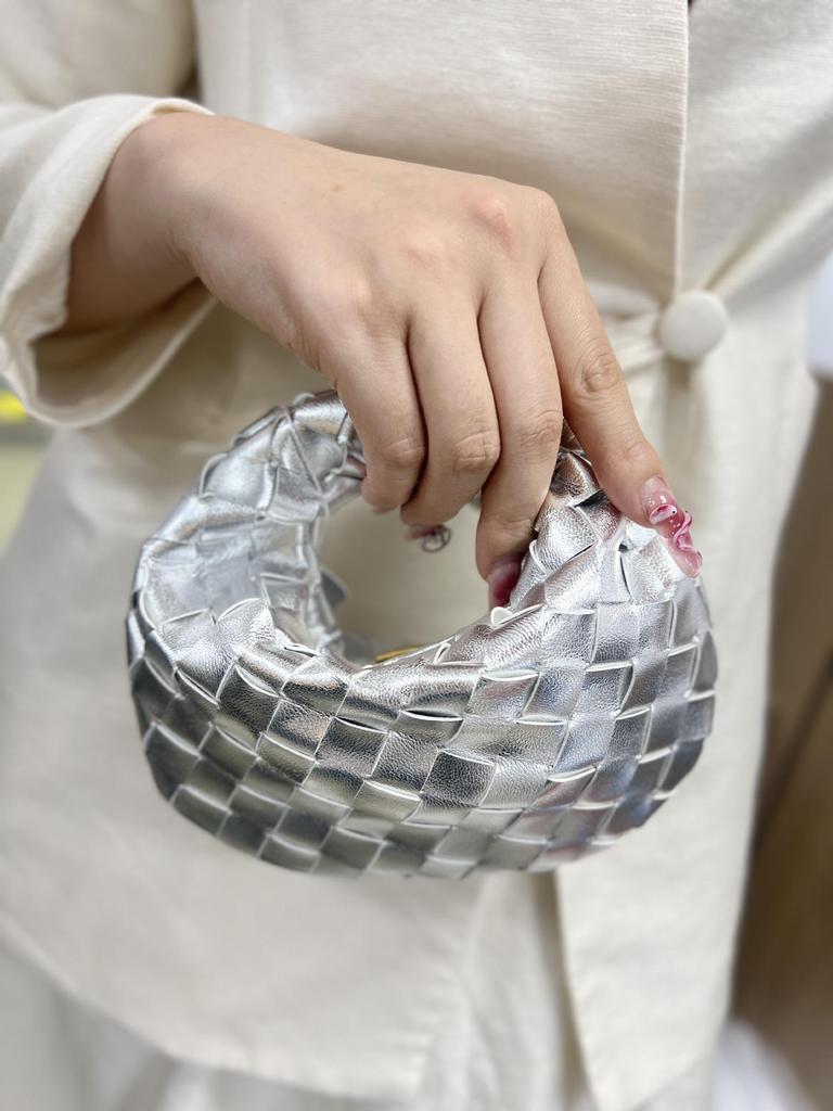 Ručně vyráběné dámské mini knedlíčkové taštičky - elegantní ručně tkaný design croissantu