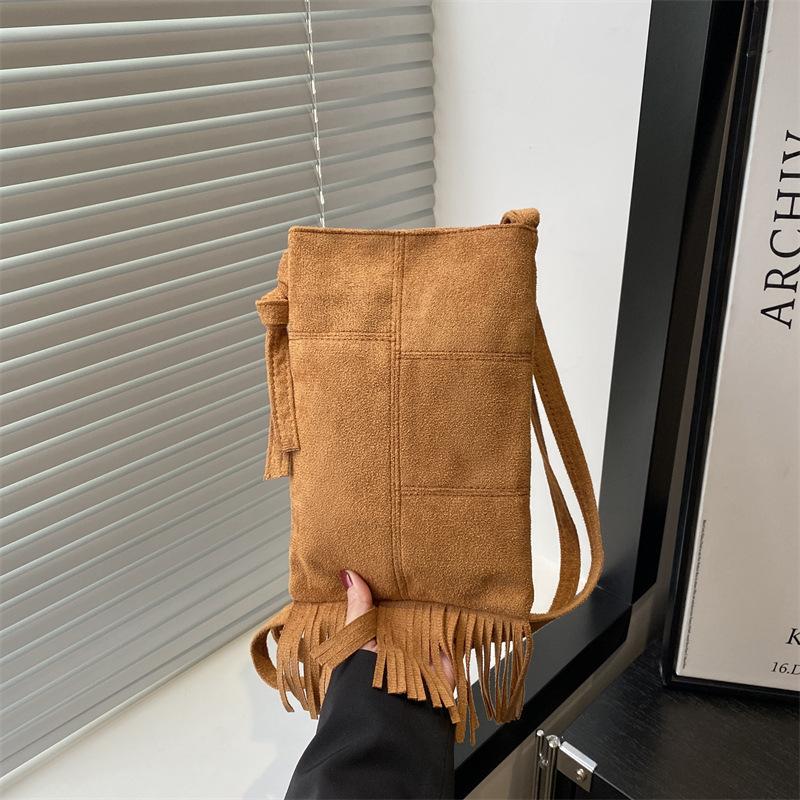 Niche design new women's bags spring and summer retro simple trend fringed single shoulder messenger bag vertical mobile phone bag