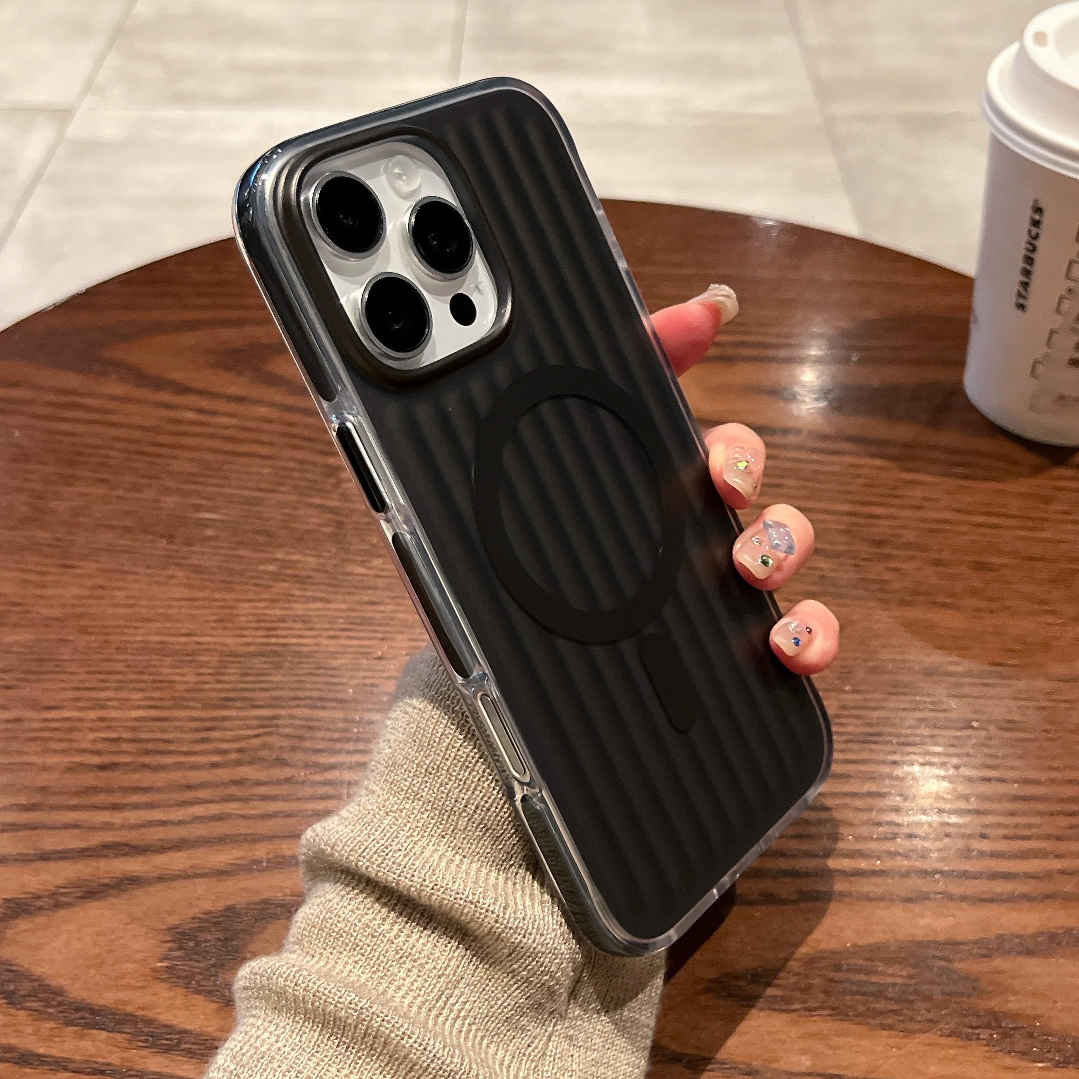 

Магнитный чехол для iPhone 16 Pro Max, гофрированный дизайн, PC+TPU, противоударная задняя крышка для телефона Black