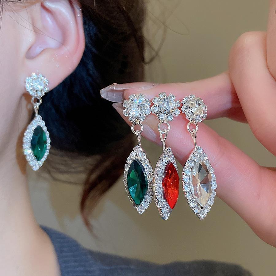 Luxe Rhinestone Flower Tassel Earrings and Necklace Set for Women – High-End Clavicle Chain Accessory