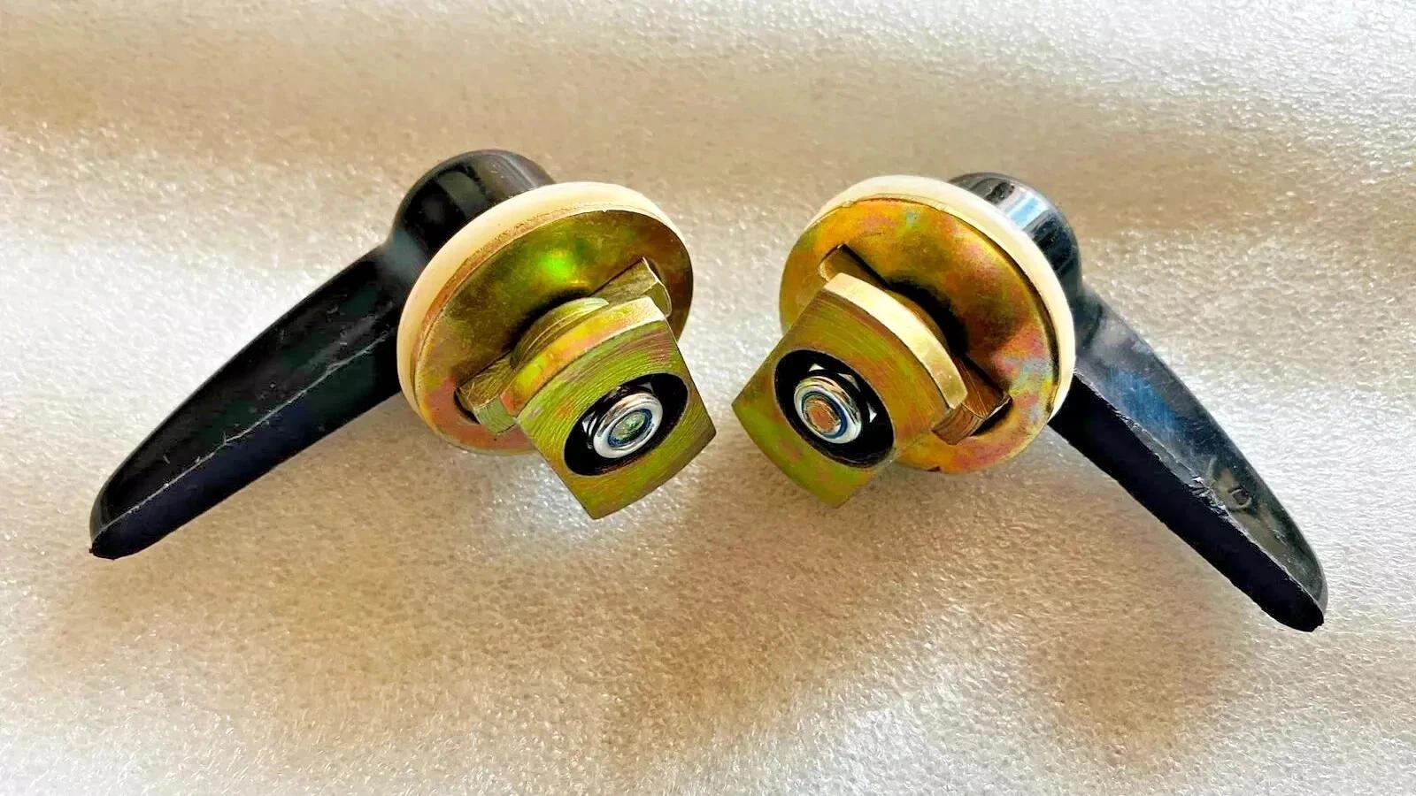 

Suitable For Massey Ferguson Bonnet Hood Lever Set (Pair)