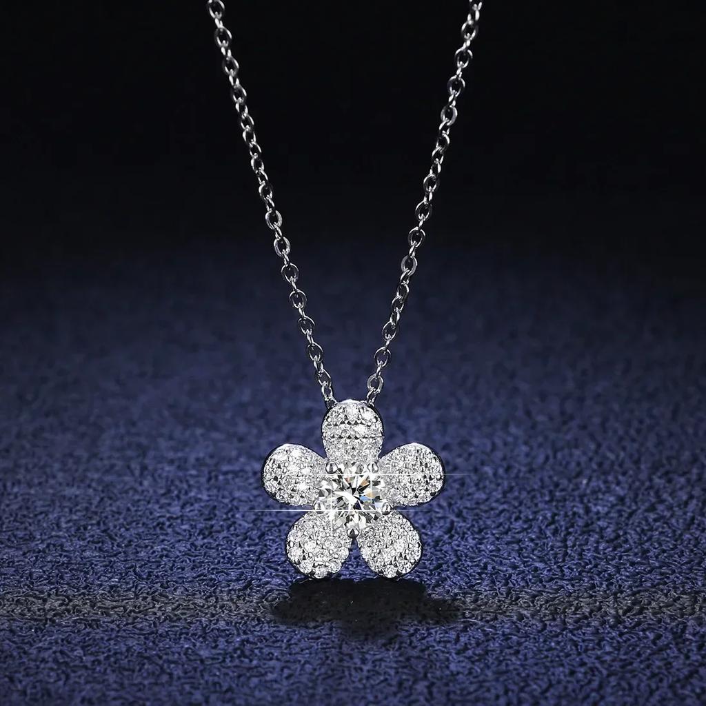 Luxury Platinum Pendants Moissanite Diamond Necklace for Women Camellia New Collarbone Chain Wedding Jewelry Gift