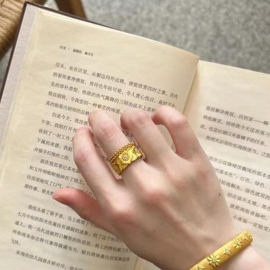Xiaohongshu Bestseller: Gold Flower Rhinestone Ring for Women - Elegant New Chinese Style