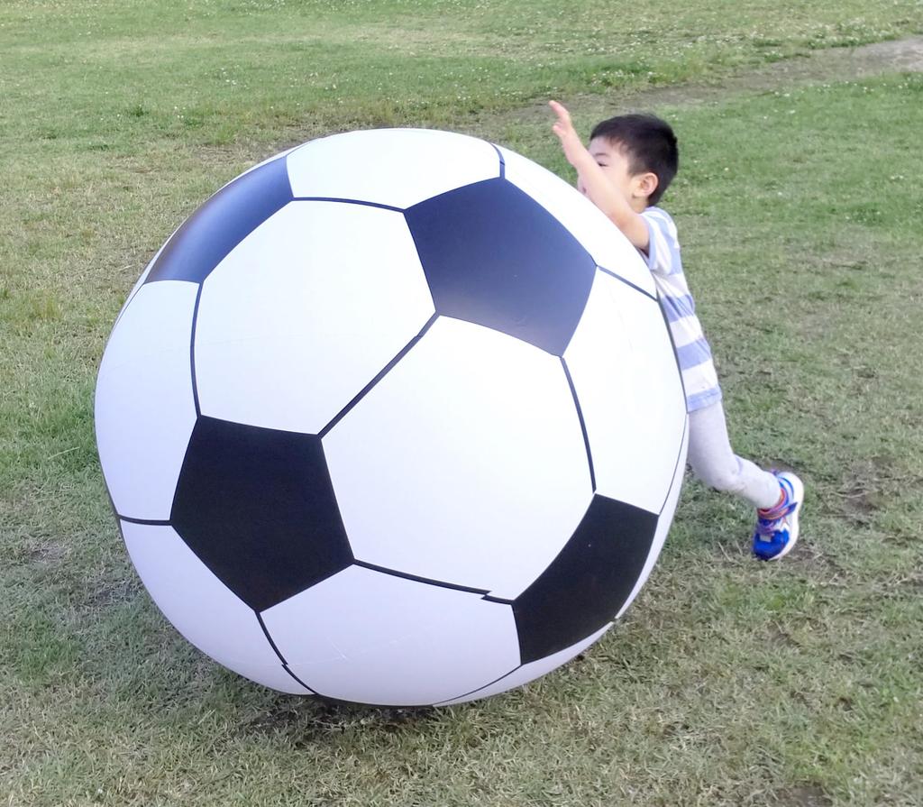 Boono Giant Inflatable Soccer Ball, Jumbo Beach Ball, Perfect for Water Sports and Water Play (100cm Diameter)