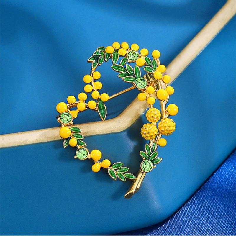 Beautiful Fruit Heart Brooch Party Office Pins Fashion Lapel Pin Alloy Texture Suitable for Women and Unisex Present