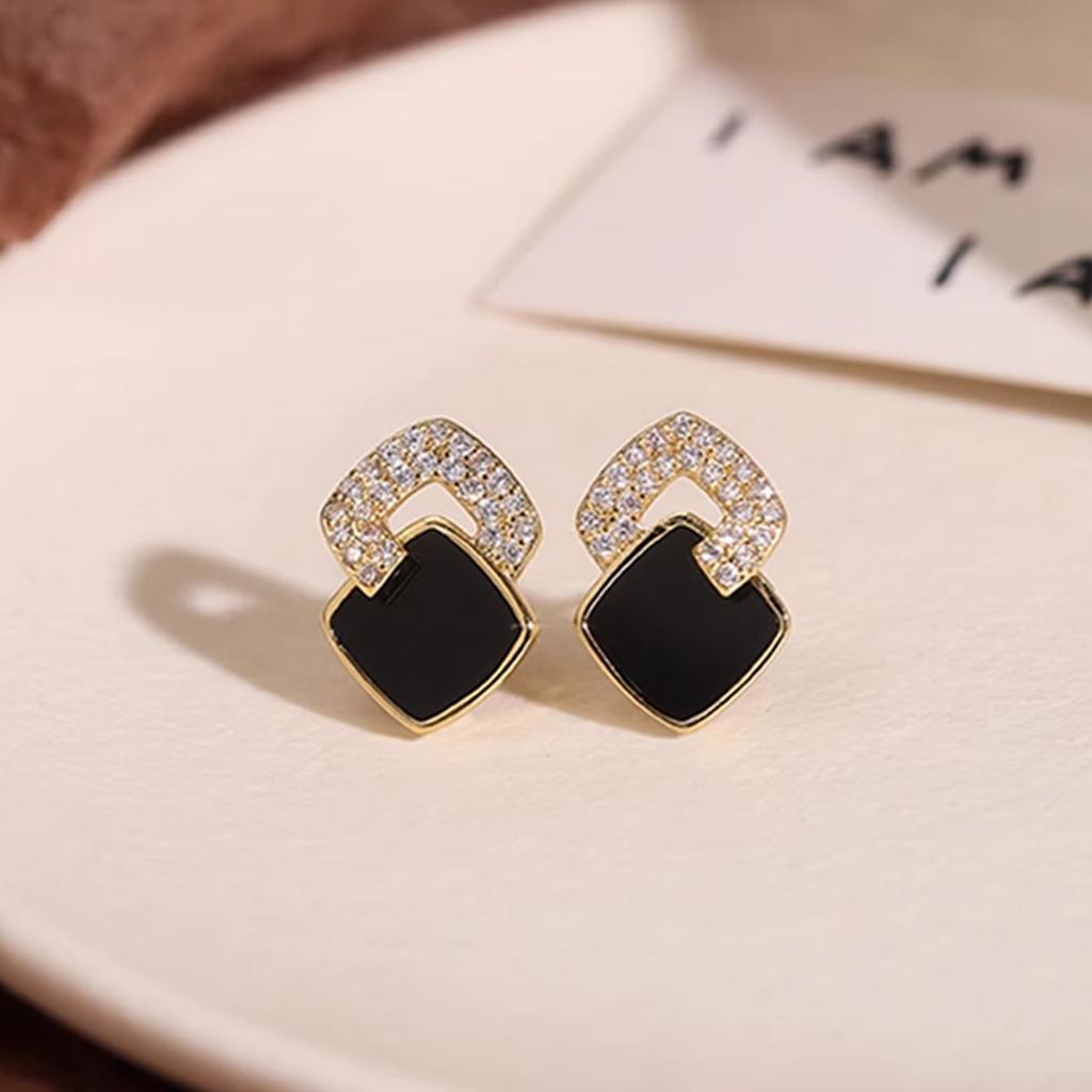 2026 Autumn/Winter Black Earrings