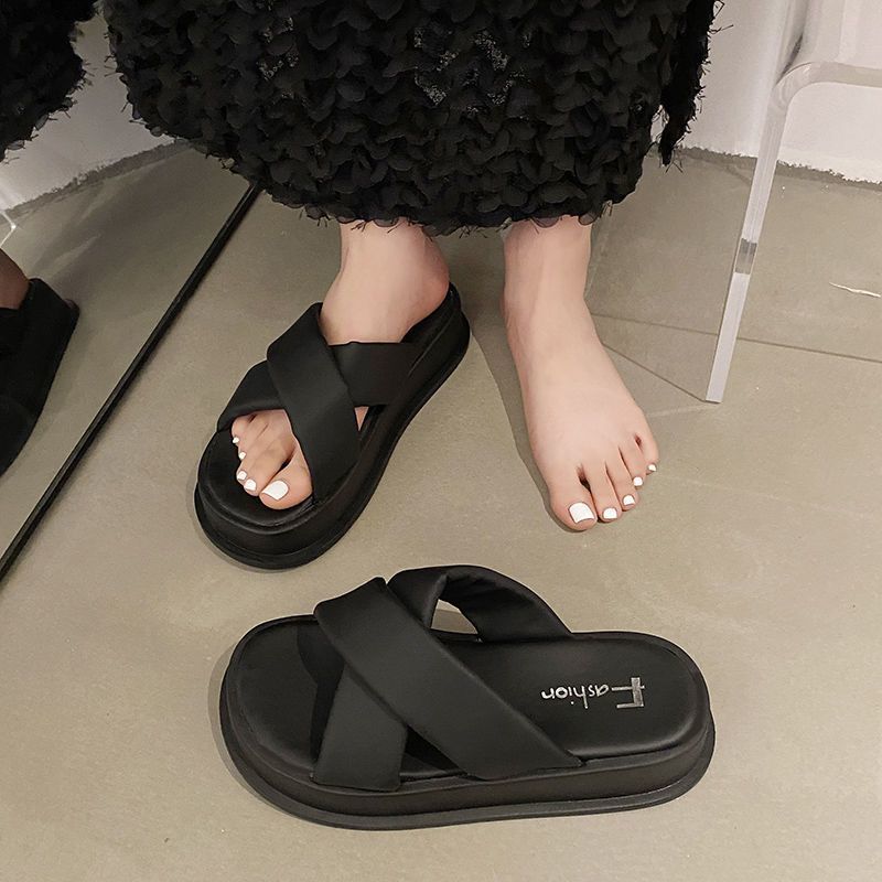 Stepping on shit feels comfortable with thick bottom, one-word muffin, casual style cross, one-word cool slippers, outer wear 2025 summer and autum