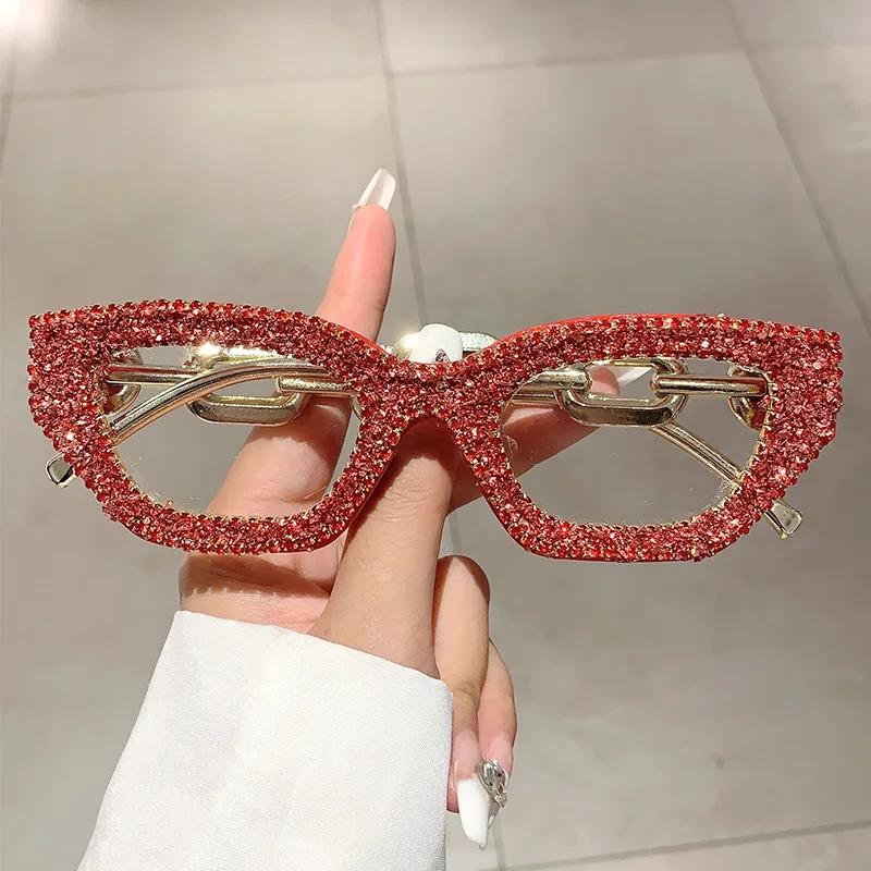 

Latest Luxurious Diamond Rhinestone Vintage Brand Style Designer Sunglasses Women For Female Sun Glasses Punk Popular Chain Party Eyeglasses