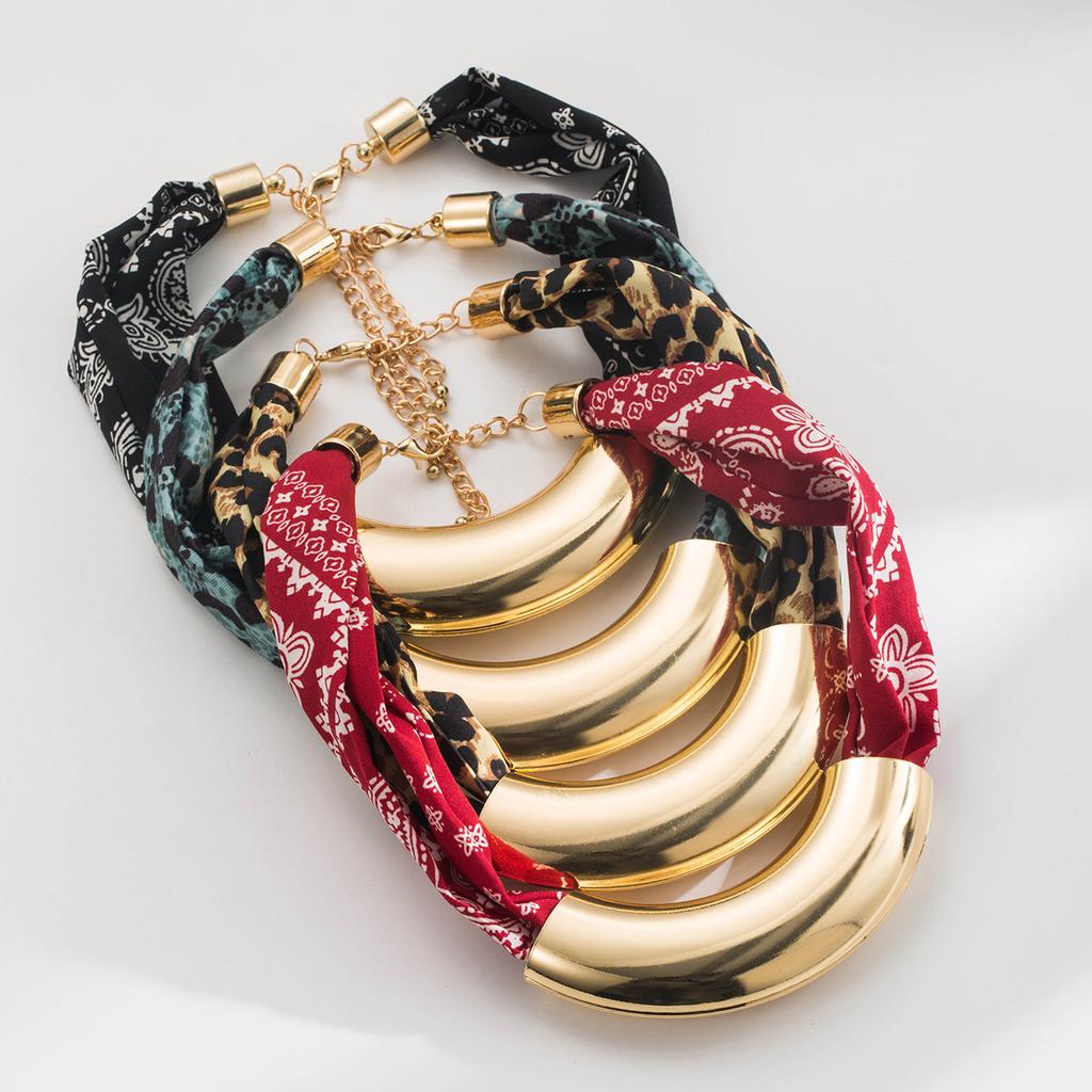 Retro Geometric Fabric Metal Necklace, Exaggerated Temperament Leopard Print Design Sense Collarbone Chain
