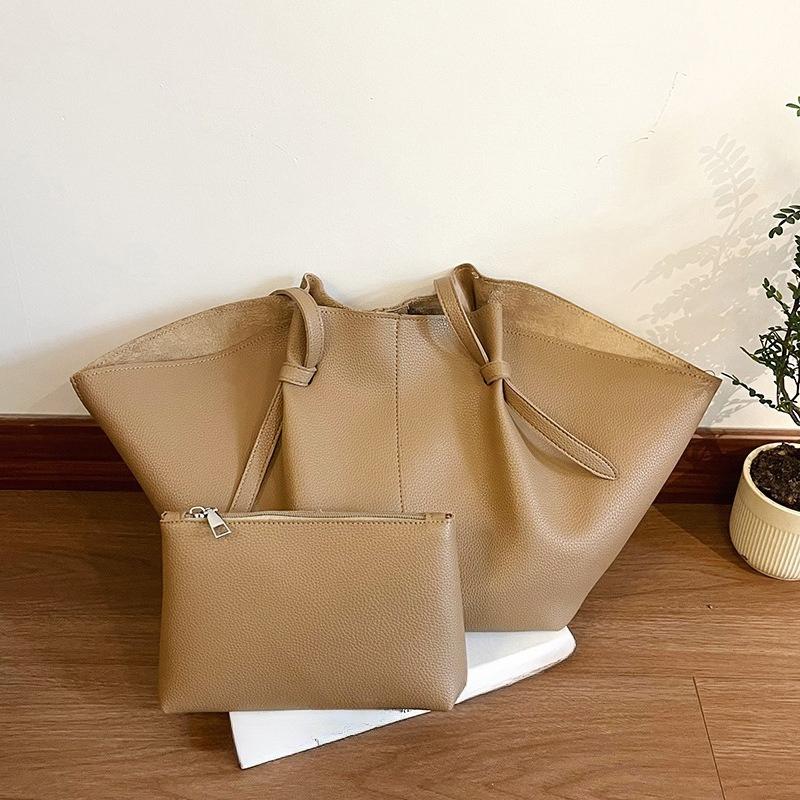 Trendy Tote Hand-held Wing Bag with Large Capacity for Commuting