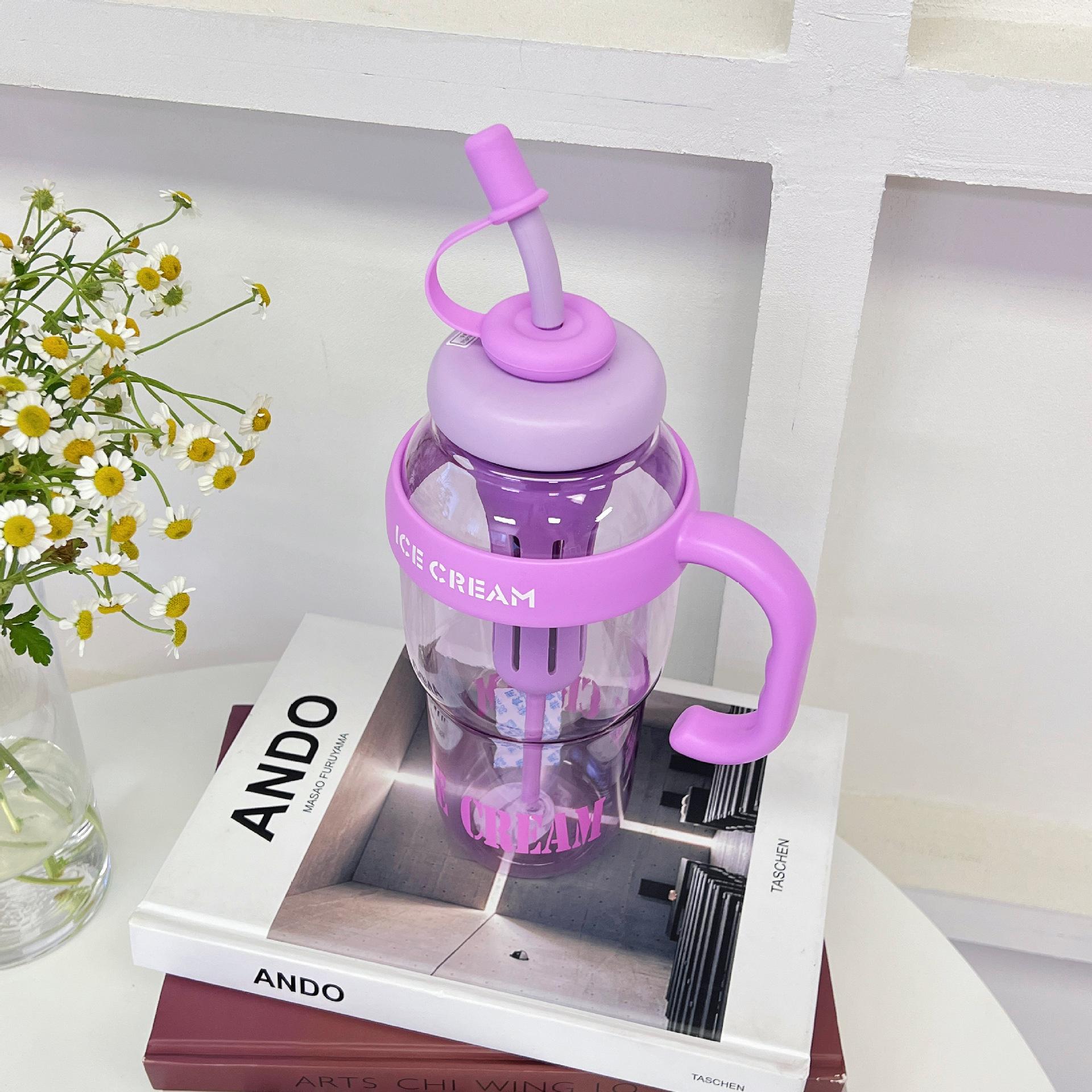 

Высококачественная цветная бутылка для воды с ручкой, большой емкости, переносная чашка с трубочкой, для хранения чая, пластиковая бутылка для воды для студентов и офиса 1300ml фиолетовый