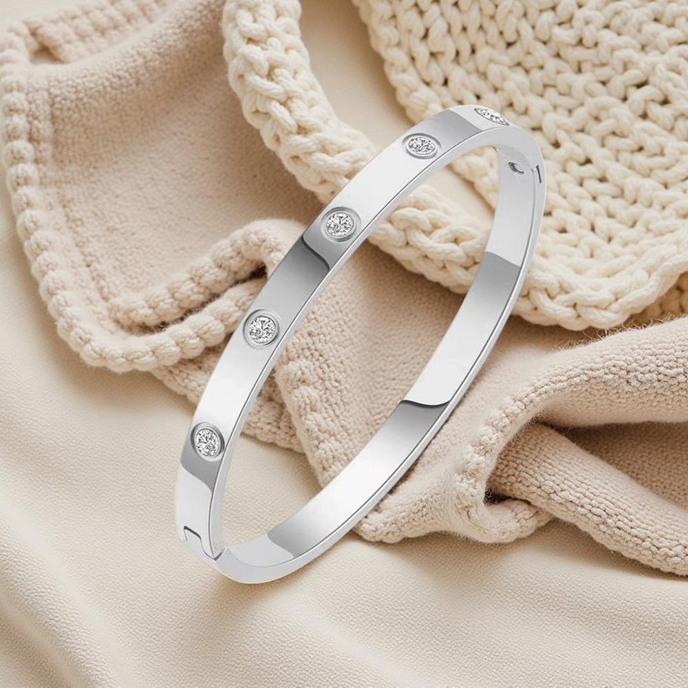 

Couple Stainless Steel Bracelet with Trendy Micro-set Zirconia Couple Bracelet