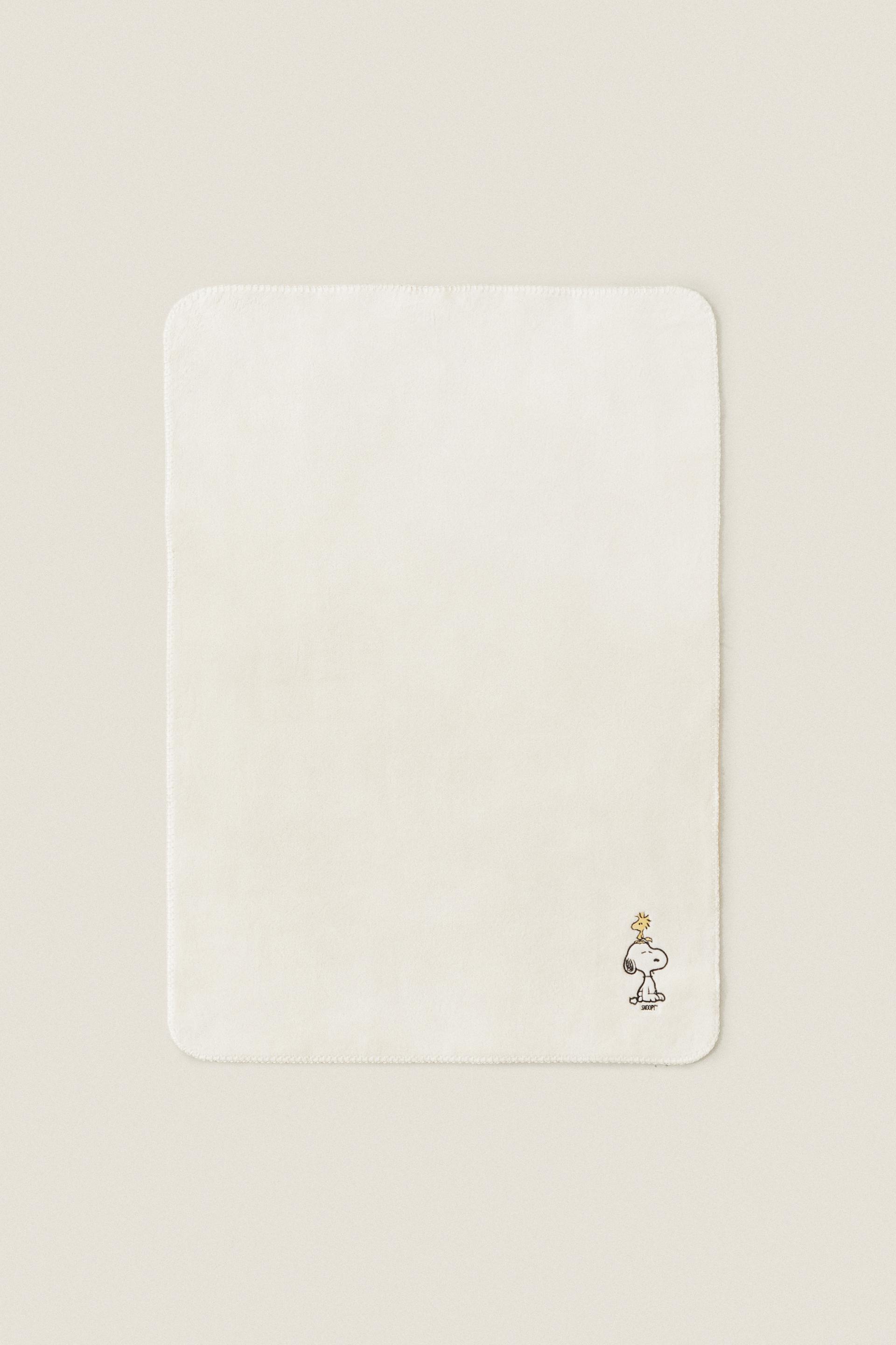 

PEANUTS EMBROIDERED BLANKET