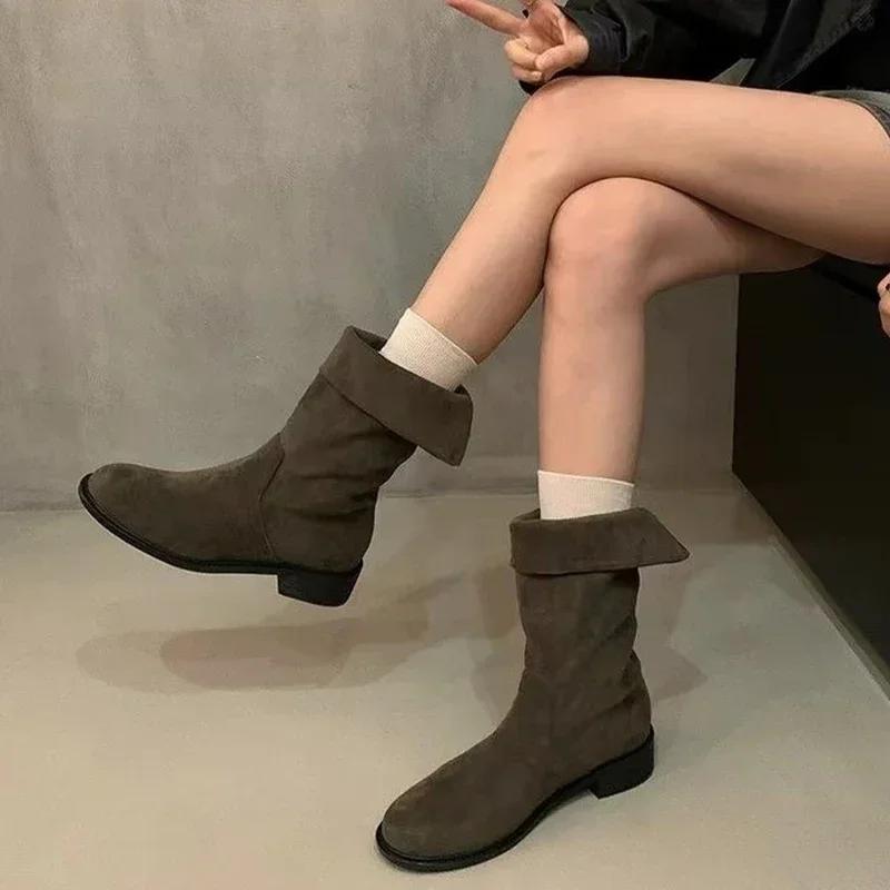 Круглый носок на низком каблуке — фото 8