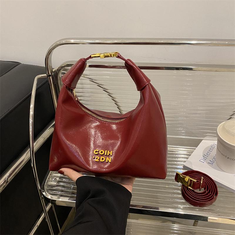 

2025 new retro personality foreign style underarm crescent bag niche design light luxury fashion trend shoulder messenger bag