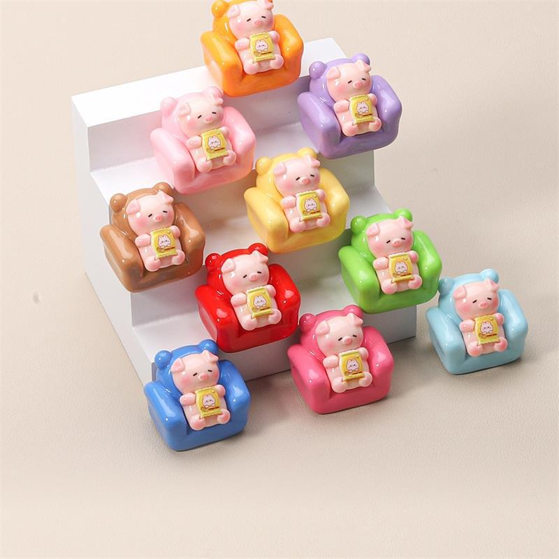 1/2Pcs Cute Pig Potato Chips Sofa Doll Car Ornaments Micro Landscape Ornaments Desktop Home Decor Dollhouse Toy Accessories Gift