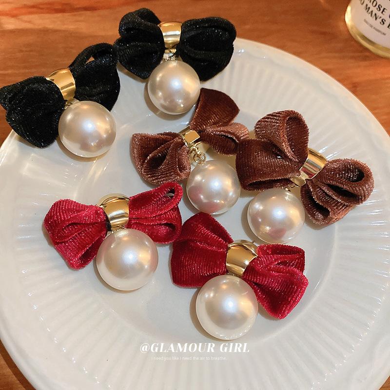 

Autumn-winter Flannelette Bow Pearl Earrings French Retro Sweet Girly Fashion Earrings