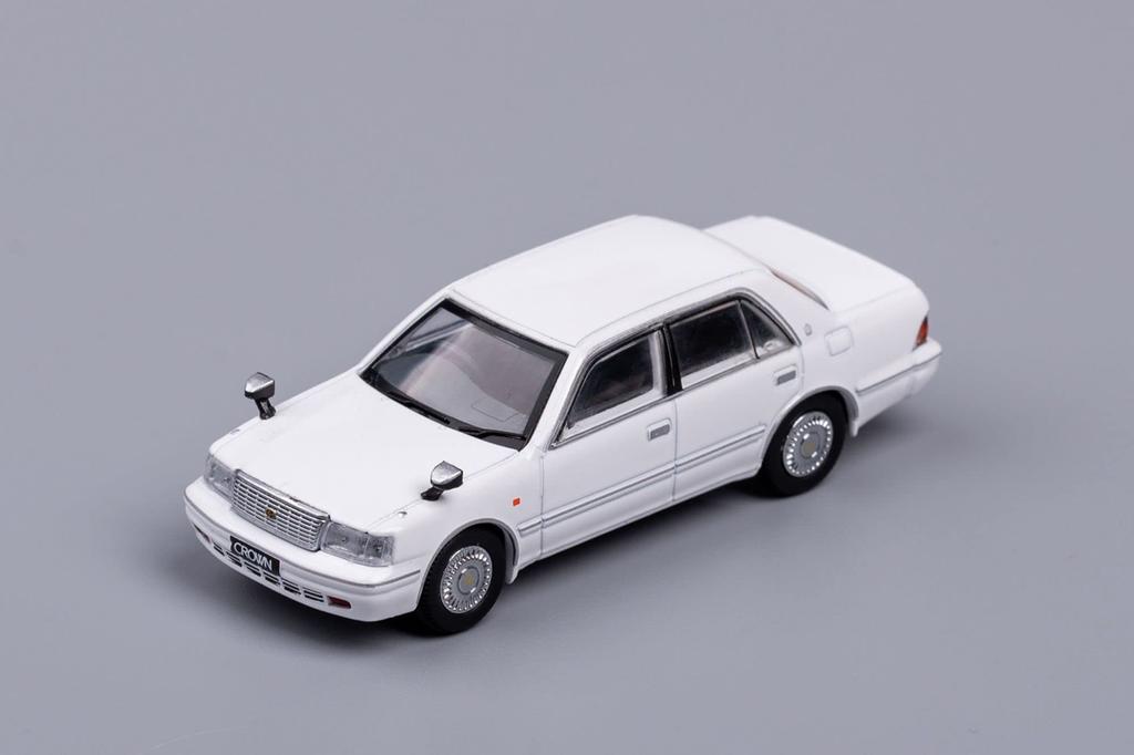 Gaincorp Products 1/64 Scale Toyota Crown JZS155 RHD White Finished Model KS-012-70