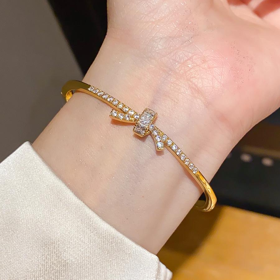 Crystal Butterfly Twisted Knot Bracelet: Light Luxury Design with Zirconia, Exquisite High-End Feel for Women