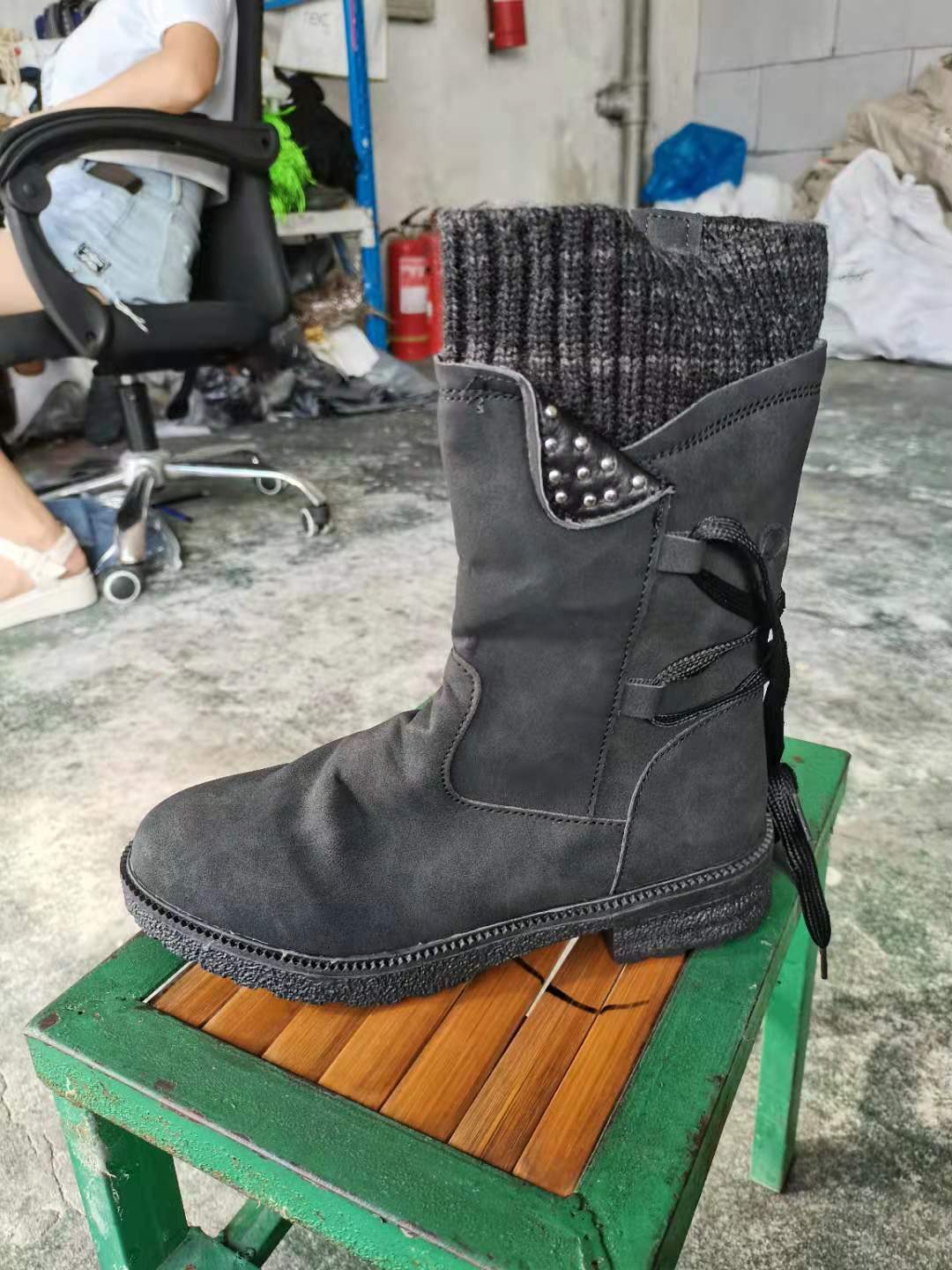 

2025 импортные женские сапоги средней высоты, осенне-зимние, европейские и американские шерстяные сапоги с круглым носком и квадратным каблуком, 43 размера, шерстяные сапоги большого размера 43 чёрный