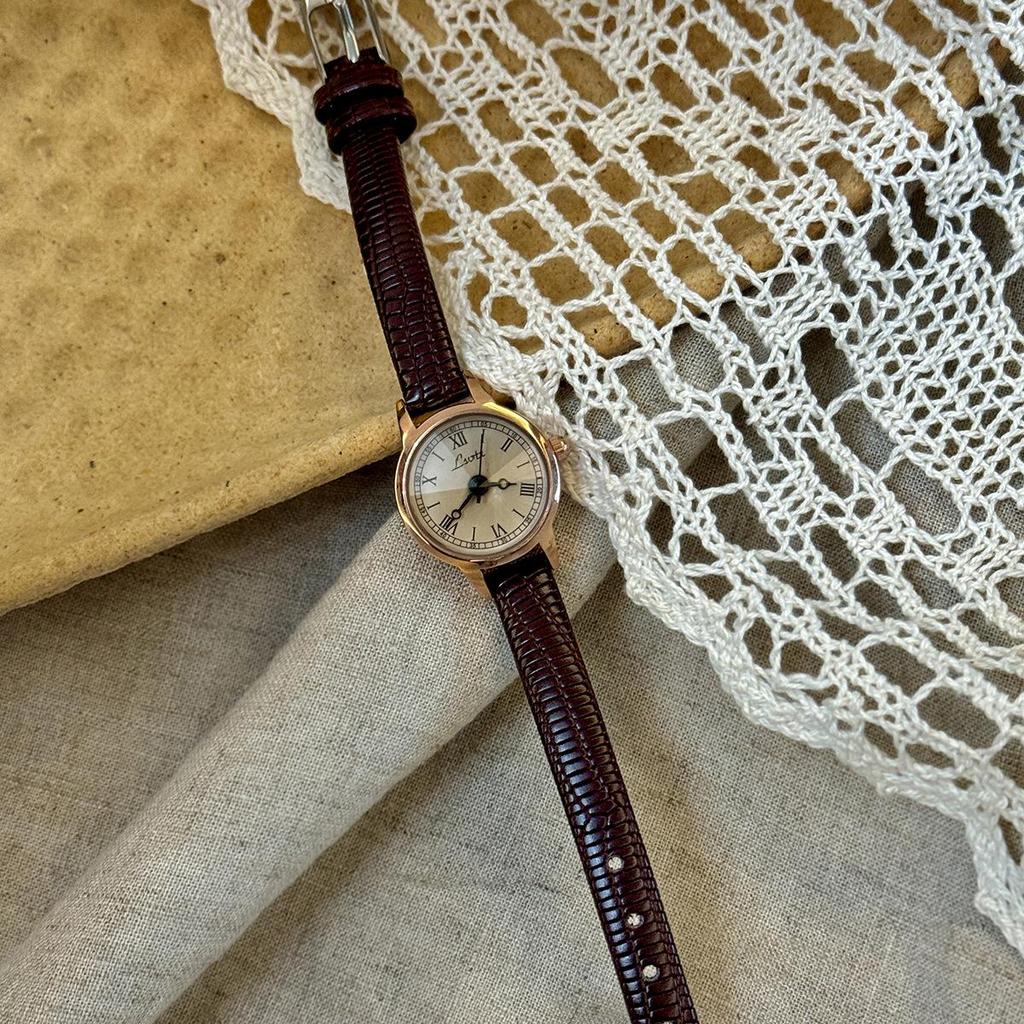 LSVTR Retro Ladies' Small Dial Leather Strap Waterproof Quartz Watch