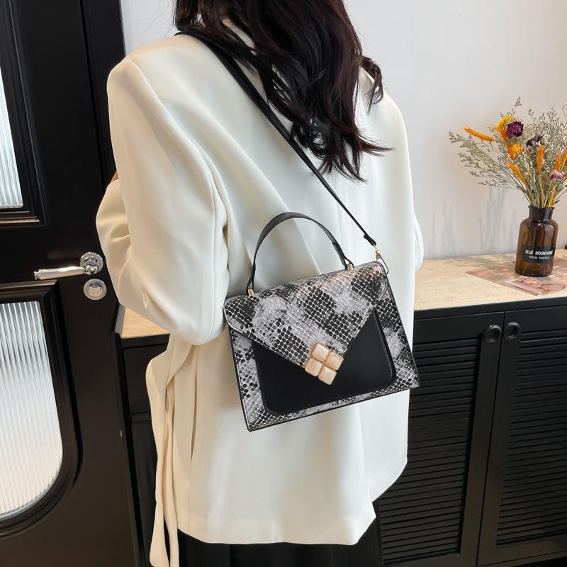 Niche Design Bag Female Beauty 2025 Autumn Shoulder Bag Portable Small Square Bag Personalized Foreign Style Oblique Span Women's Bag