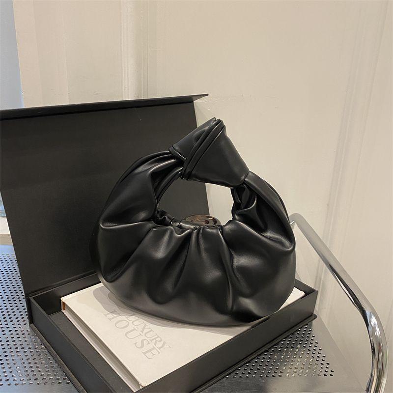 

Niche design pleated bag cloud bag new soft leather texture hand bag fashionable trendy versatile handbag чёрный