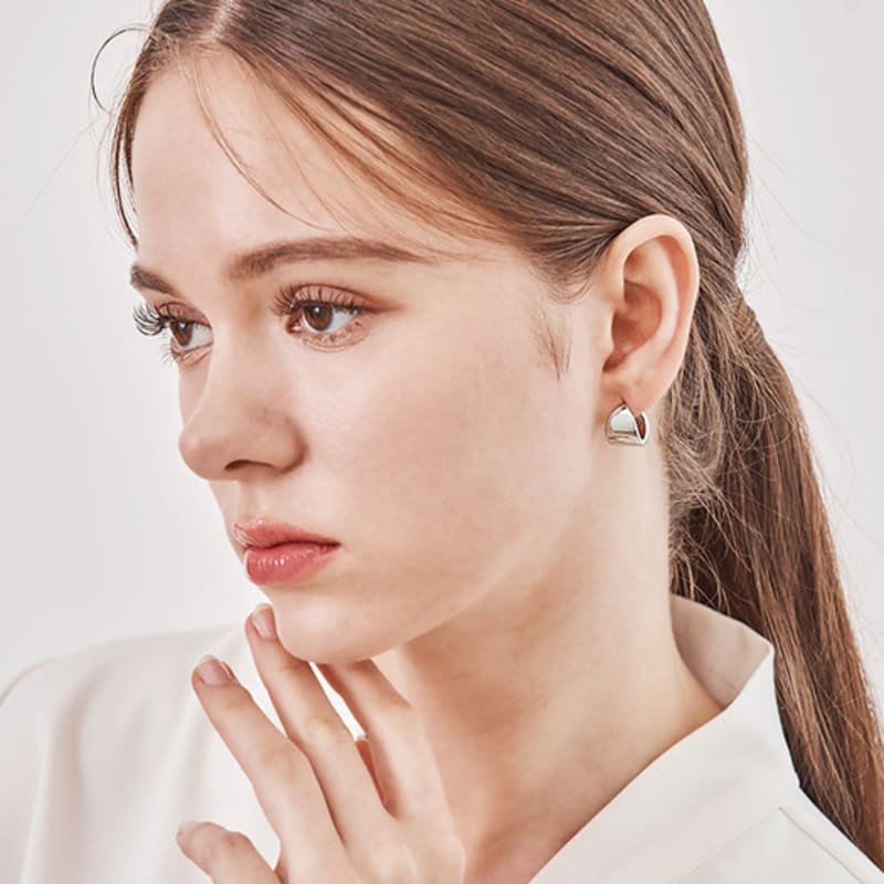 GEIGER Jewelry Silver Waterdrop Point Daily One-Touch Earrings GISVEE153