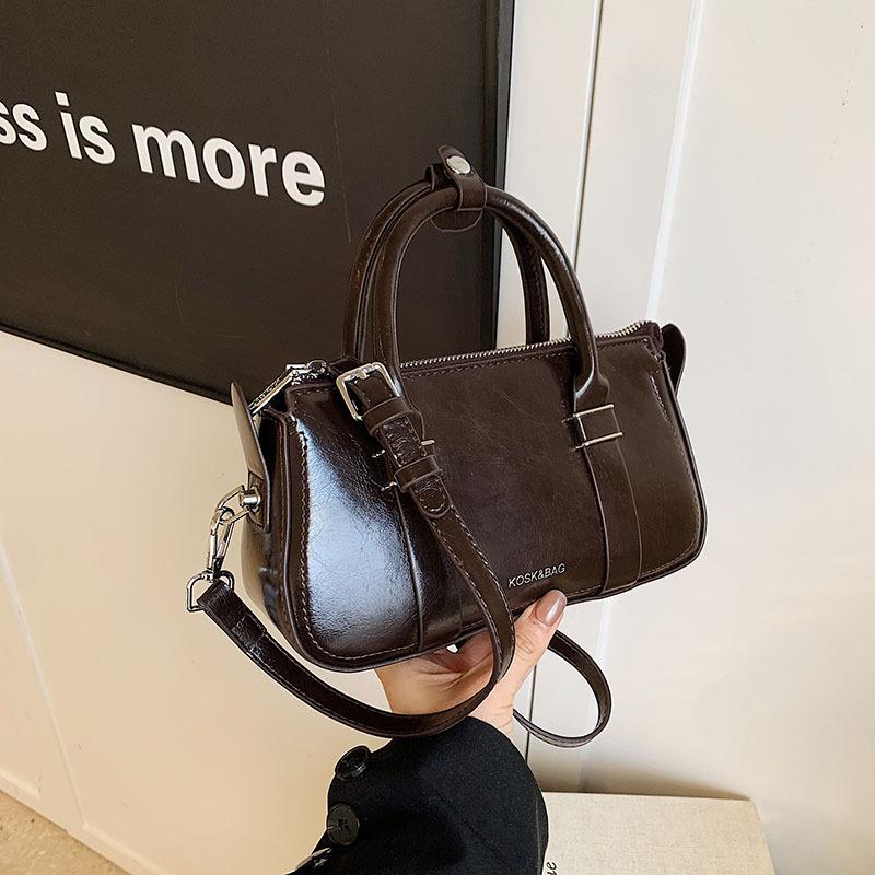 Korean Version of Fashion Portable Pillow Bag Women's 2025 Spring and Summer New Simple Versatile Shoulder Bag Niche Temperament Messenger Bag