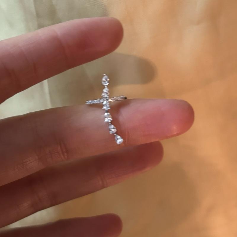Galaxy Collapse High-End Ear Cuff: Light Luxury, No Piercing Needed, Unique Design for Women