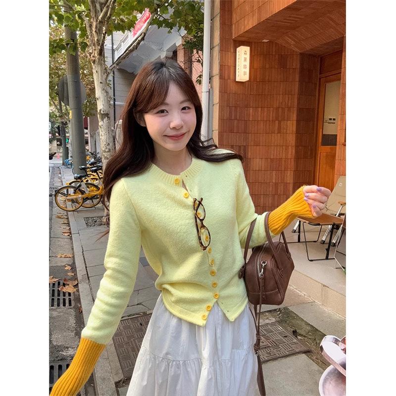 Kontrastfarbe Retro-Chic Strick-Cardigan Damen Herbst und Winter Schlank und dünn Einreiher Mode Pullover Jacke Top