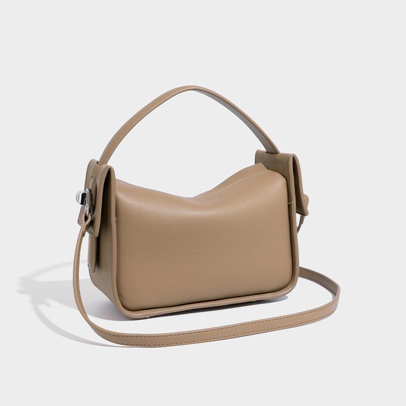 

Весна и лето 2025 сумка-улыбка одноплечная сумка через плечо нишевый дизайн сумочка большая вместимость модная женская сумка хаки