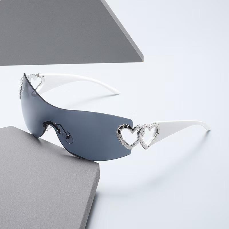 New Women'S Fashion Outdoor Street Photography Sunglasses Trendy Love Decorative Sun Glasses  Spicy Girl Glasses Uv400Eyewear