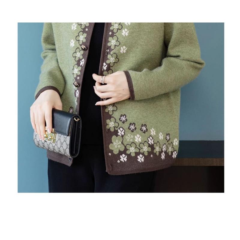 Neuer Herbstmantel für Mütter mittleren Alters, modischer ausländischer Stil, kurzes Oberteil, Damenpullover, Strickjacke