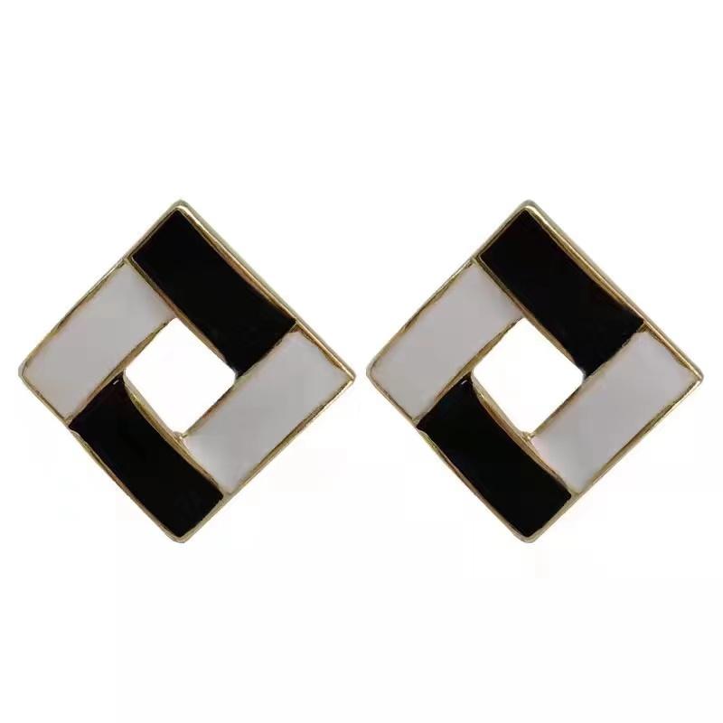 

Женские черно-белые простые полые серьги, ювелирные изделия для ушей 1 Pair