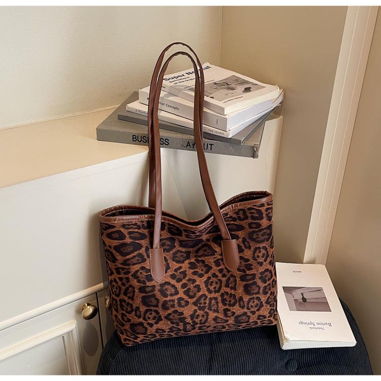 2026 New Women Leopard Print Tote Bag Premium Large Capacity Vintage Shoulder Handbag Commute Bag