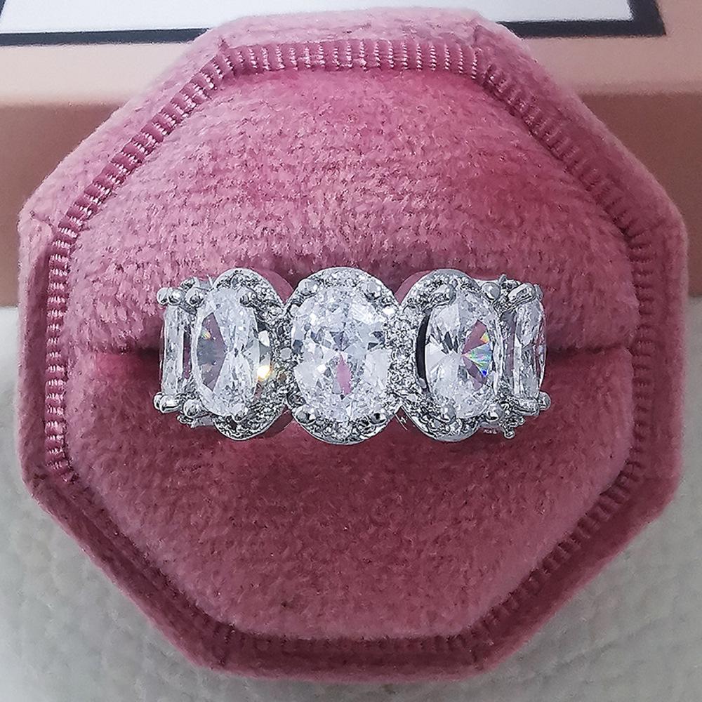 Luxury Zircon Gem Diamond Band Ring with Niche Appeal