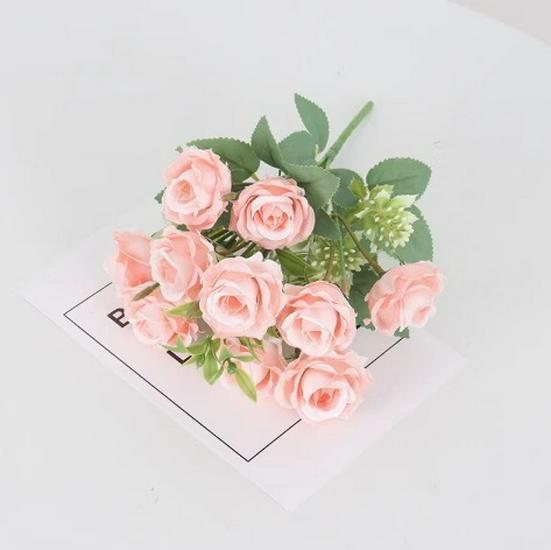 

Маленький искусственный букет из роз и хризантем для цветочных композиций и уличного декора