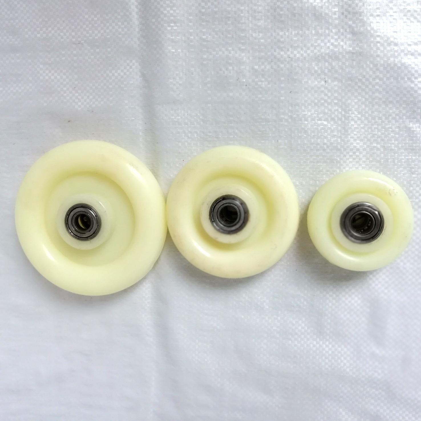 

Universal Medium White Nylon Single Casters - Various Styles 101 Pipe Pad