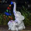Solare Elefanten-Gartenstatue Niedlicher Harzelefant Bewässerungsleuchte Wasserdichte Outdoor-Lichterkette für Hof Terrasse Rasen Dekoration Geschenk für Elefantenliebhaber