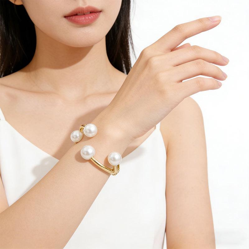 Asymmetrical Pearl & Metal Alloy Bracelet for Women - High-End Light Luxury Design