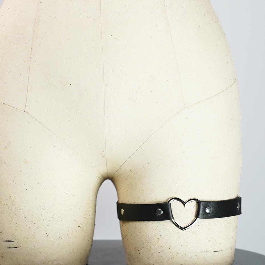 Heart Thigh Garter Belt - Faux Leather Leg Ring with Metal Heart Detail, Adjustable Gothic Punk Style for Women and Girls