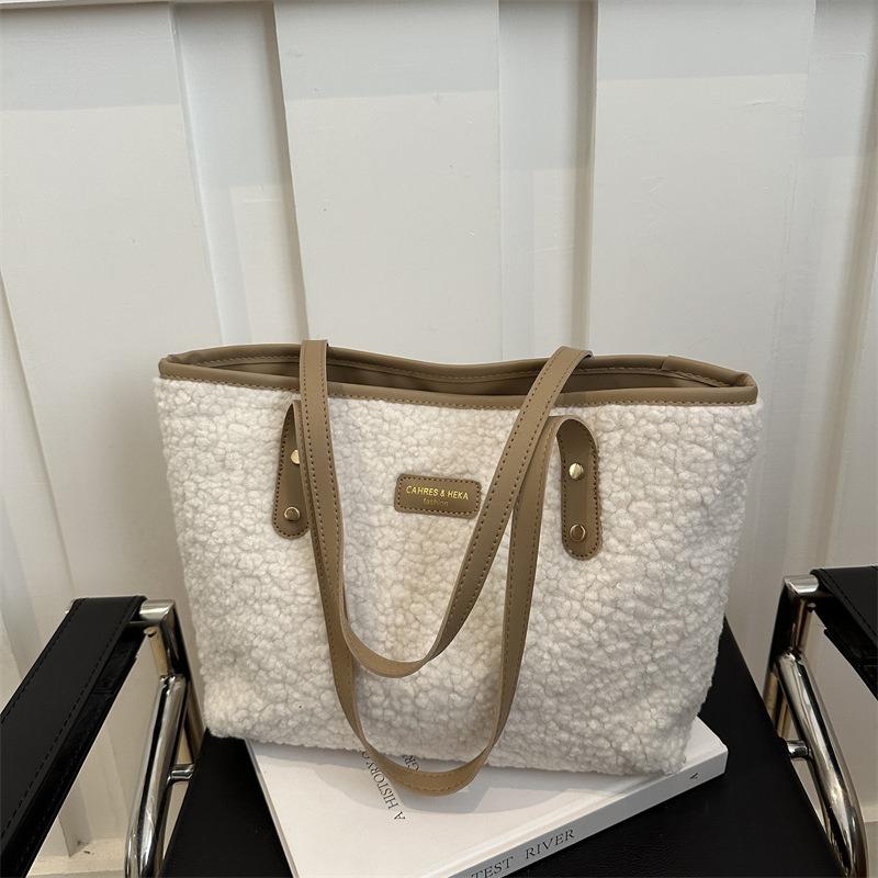 Bolsa de pelúcia feminina outono e inverno nova tendência fofa de ombro sob o braço grande capacidade superfície macia bolsa tote para o dia a dia