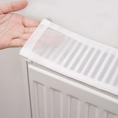 Cache-poussière pour radiateur avec aimants intégrés pour une installation facile et une protection améliorée contre la poussière et les débris