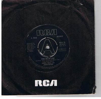 7inch Record DARYL HALL & JOHN OATES - Kiss On My List RCA15 RCA 1980 UK Rock Used